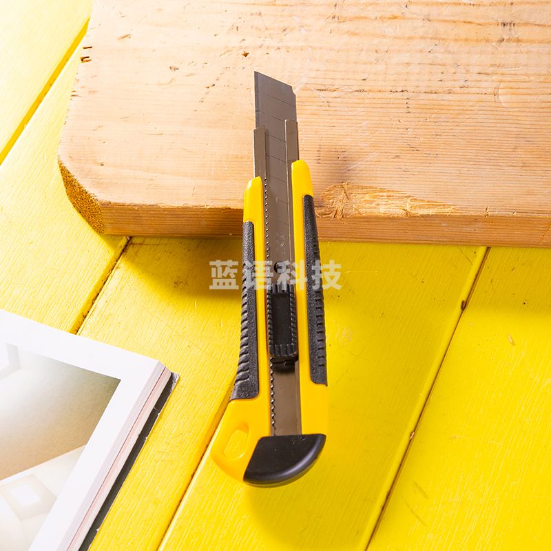 得力(deli) 锋利自锁美工刀壁纸刀裁纸刀地毯刀15刀头金属壁纸刀墙裁纸刀片重型工业用工具刀 DL004 美工刀