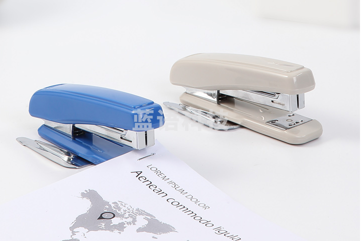 齐心 B2984 强效起钉订书机 装订起钉两用型 12#金属机(颜色随机)