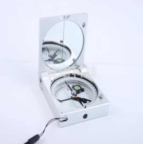 哈尔滨光学仪器厂 DQL-2A型 袖珍经纬仪 银色