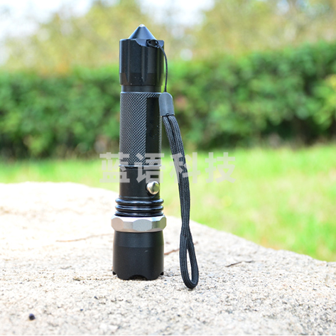 强光手电筒 远射LED手电防水家用骑行变焦调焦带救生锤电筒