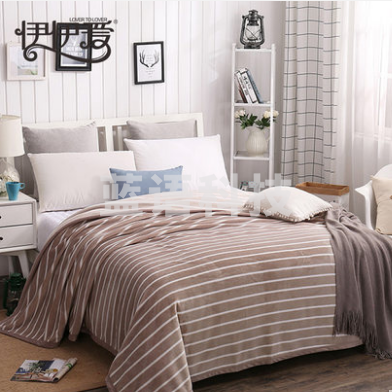 伊伊爱 150*200cm 云貂绒珊瑚绒毯