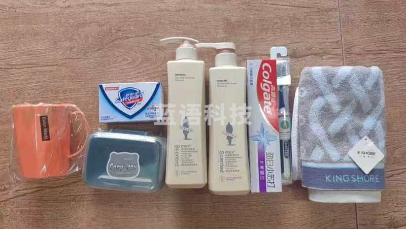 洗漱用品八件套牙刷牙膏毛巾漱口杯洗发水沐浴露香皂香皂盒子