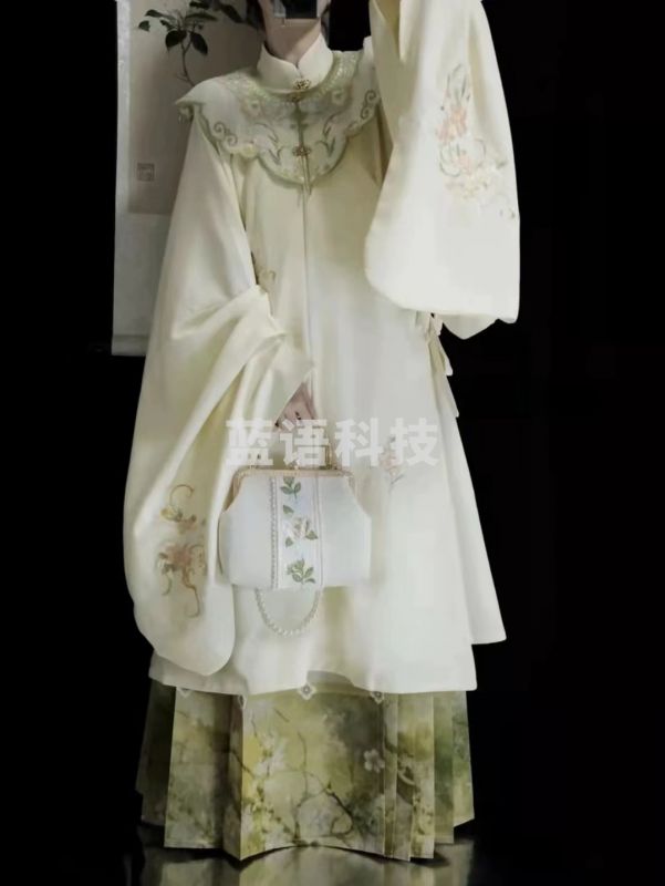 明制汉服女对襟马面裙套装