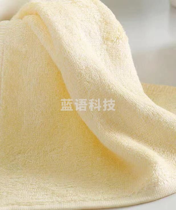 黄色方巾   规格：32厘米*32厘米*50克    单位：条