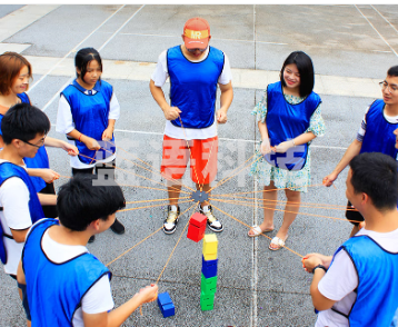 8人中号合力建塔